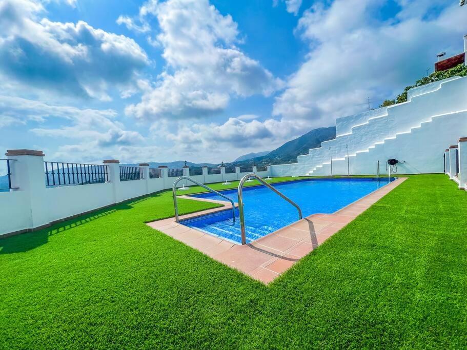 Modern 2 Bed Apartment With Pool In Frigiliana Eksteriør billede