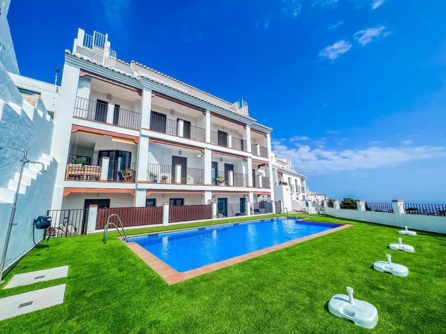 Modern 2 Bed Apartment With Pool In Frigiliana Eksteriør billede