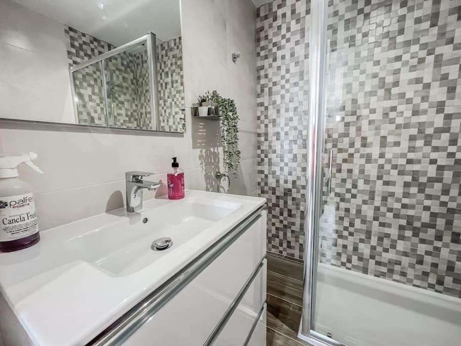 Modern 2 Bed Apartment With Pool In Frigiliana Eksteriør billede