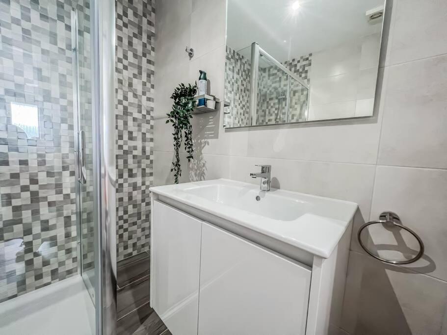 Modern 2 Bed Apartment With Pool In Frigiliana Eksteriør billede